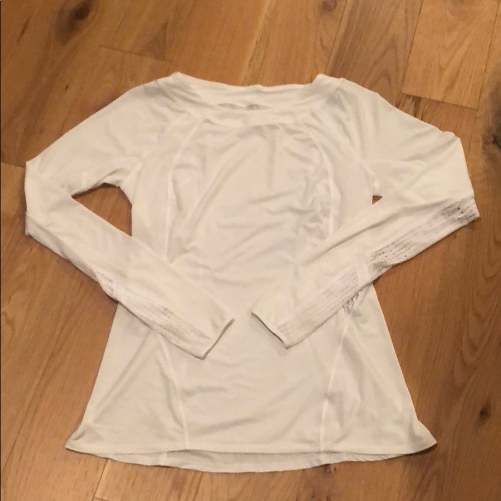 White long sleeved lululemon shirt